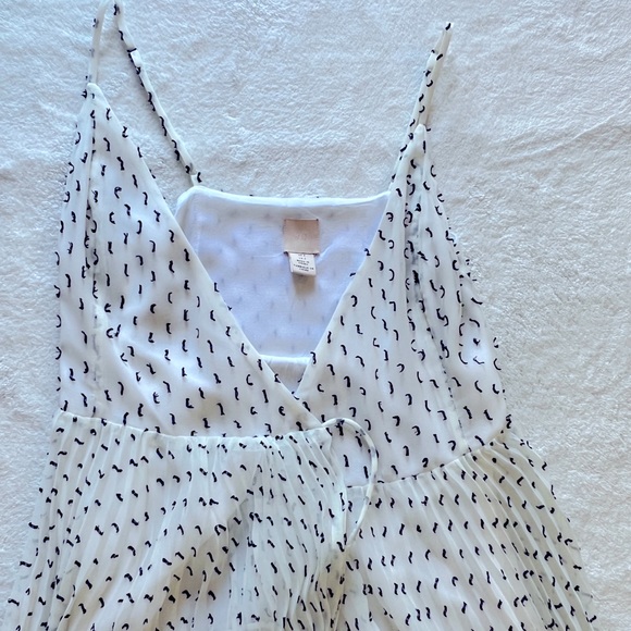 Pleated wrap around maxi dress by H&M 2019 collection by blogger - Picture 3 of 10